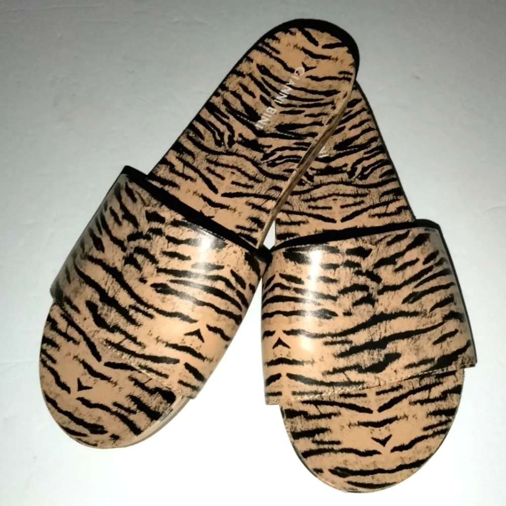 Gianni Bini (Size 8) Multicolored Animal Print Slip-on Open Toe Casual Sandals
